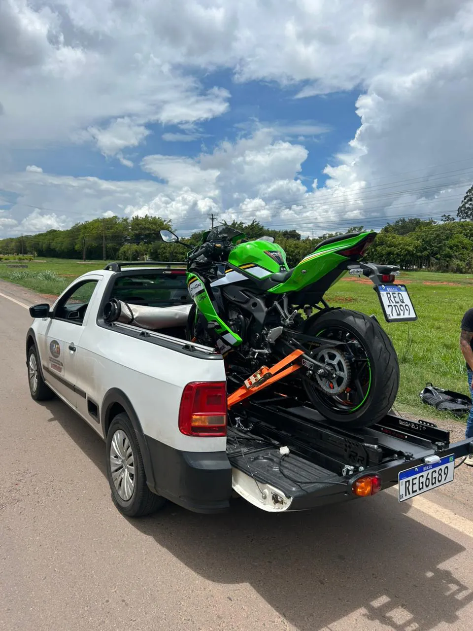 Transporte de moto com total segurança e garantia
